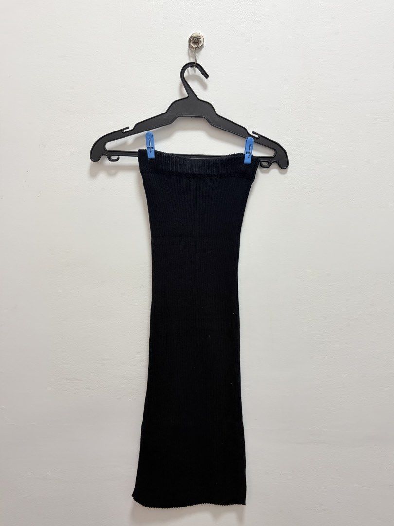 Black Tube Skirt (Category: Skirts) located in Caloocan City. Submitted by nins___ (Listing ID 1431704264, Image 1). Description: - Black midi skirt - Ribbed knit material - Bodycon style - Solid black color - Use once. Price is still negotiable. Delivery fee will be shouldered by the BUYER..