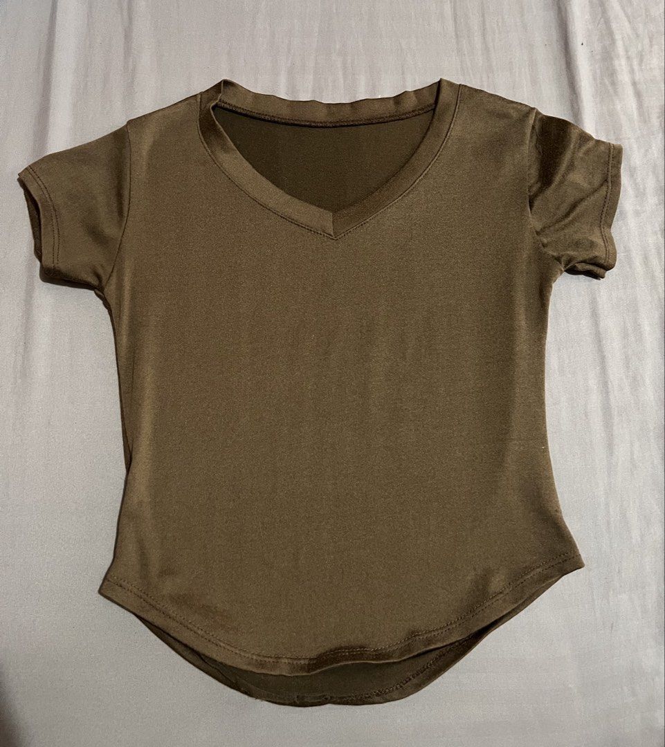 Brown Fitted Top (Category: Shirts) located in Quezon City. Submitted by arktx (Listing ID 1431694044, Image 1). Description: - Thrifted pero maliit sakin - Xs to S - Never used - Good condition.