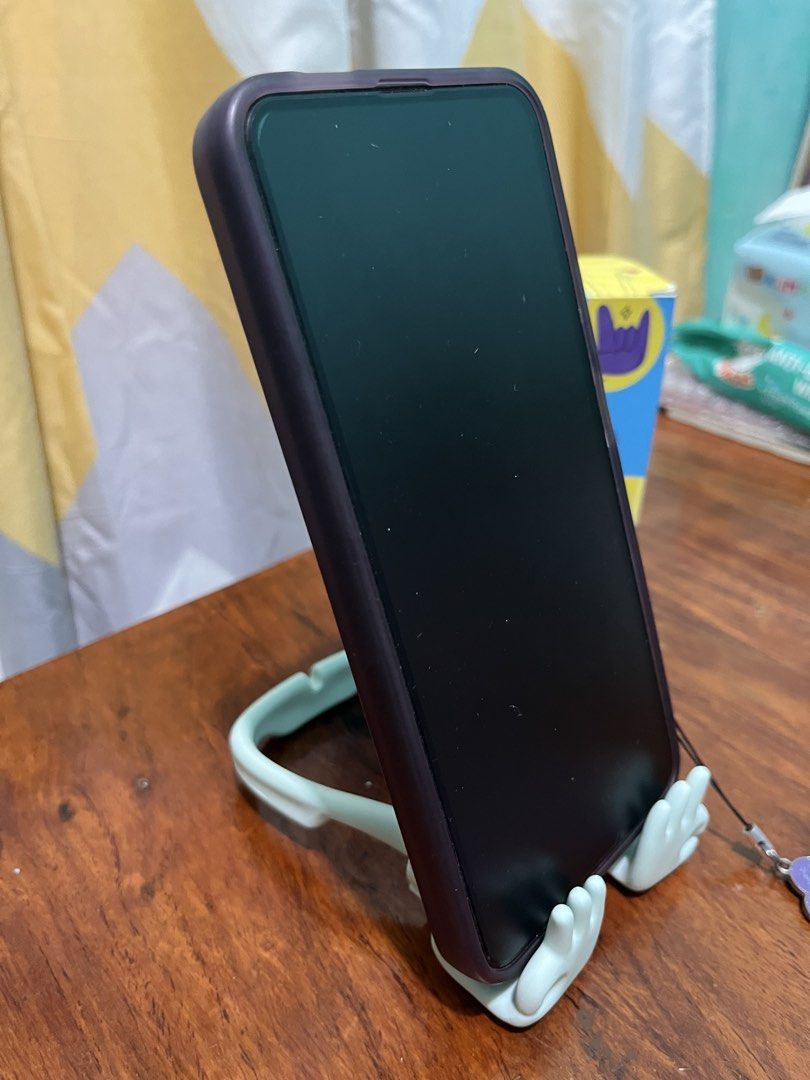 Caldever Hand Gesture Phone Stand (Category: Mounts & Holders) located in Daet. Submitted by UkayanNiAnj (Listing ID 1431572808, Image 2). Description: - Caldever phone stand with a unique hand gesture design. - Offers 360-degree rotation for flexible viewing. - Adjustable angles for optimal phone positioning. - Special slot design ensures unobstructed full-screen viewing. - Supports both vertical and horizontal phone orientations. - Available in