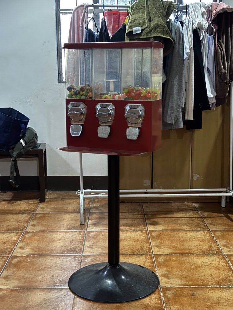 Candy Vending Machine (Category: Designer & Blind Box Toys) located in Manila. Submitted by enzoisaverage (Listing ID 1431718007, Image 1). Description: Used for 6 months only (moved out of the provinces) Can dispense candy or toys Very good condition ⚠️ Note: 2 locks on top are missing (Original worth ₱350 online, but ₱500 already discounted from listing price because of this) Free na po yung natira 📍 Location: Pedro Gil, Manila (near Pedro Gil