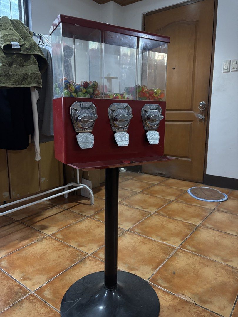 Candy Vending Machine (Category: Designer & Blind Box Toys) located in Manila. Submitted by enzoisaverage (Listing ID 1431718007, Image 2). Description: Used for 6 months only (moved out of the provinces) Can dispense candy or toys Very good condition ⚠️ Note: 2 locks on top are missing (Original worth ₱350 online, but ₱500 already discounted from listing price because of this) Free na po yung natira 📍 Location: Pedro Gil, Manila (near Pedro Gil