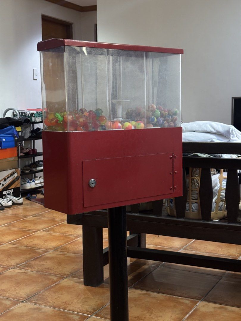 Candy Vending Machine (Category: Designer & Blind Box Toys) located in Manila. Submitted by enzoisaverage (Listing ID 1431718007, Image 3). Description: Used for 6 months only (moved out of the provinces) Can dispense candy or toys Very good condition ⚠️ Note: 2 locks on top are missing (Original worth ₱350 online, but ₱500 already discounted from listing price because of this) Free na po yung natira 📍 Location: Pedro Gil, Manila (near Pedro Gil