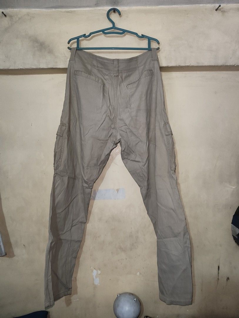Cargo Pants (Category: Jeans) located in Manila. Submitted by joernc (Listing ID 1431619049, Image 2). Description: Wrangler Cargo Pants Condition: Used Color Rate: 8/10 Size: 32 Dimes: 32 x 38.5 8 leg opening Issues: Stains sa harap 200.