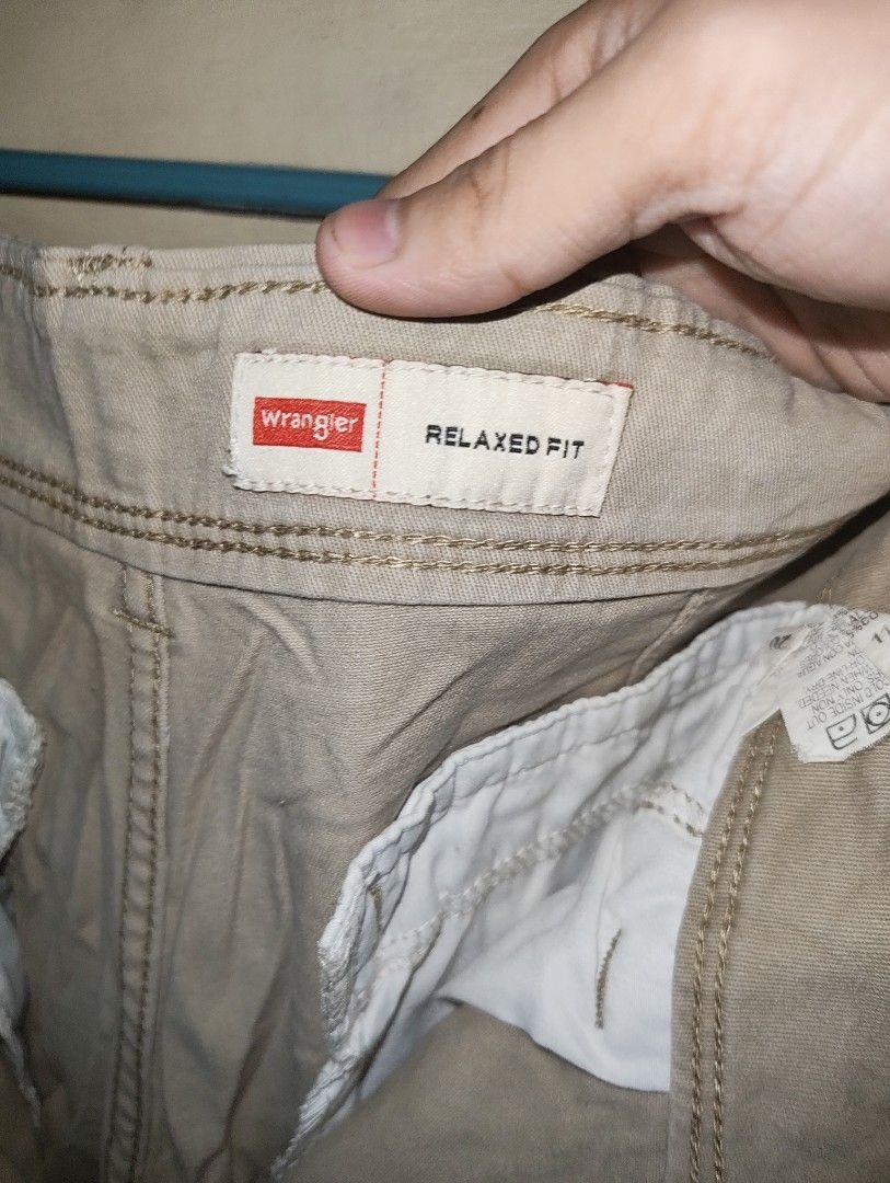 Cargo Pants (Category: Jeans) located in Manila. Submitted by joernc (Listing ID 1431619049, Image 3). Description: Wrangler Cargo Pants Condition: Used Color Rate: 8/10 Size: 32 Dimes: 32 x 38.5 8 leg opening Issues: Stains sa harap 200.