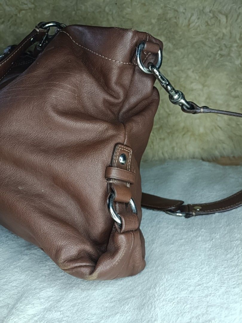 Coach Two way Bag (Category: Luxury Bags & Wallets) located in La Trinidad. Submitted by starlascloset (Listing ID 1431691117, Image 3). Description: .