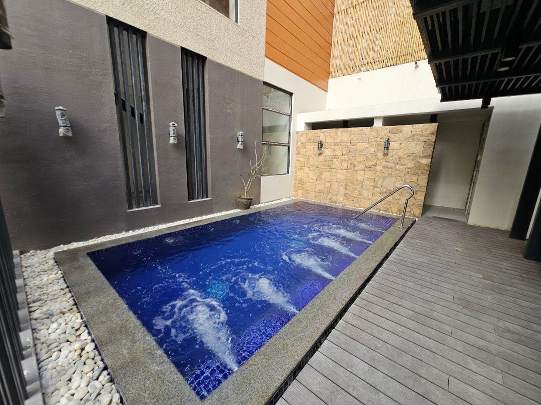 Code D8: E. Rodriquez Cubao Quezon City Townhouse (Category: House & Lot) located in Marikina City. Submitted by edj1realty (Listing ID 1431625852, Image 2). Description: ₱30M || House and Lot for Sale in E. Rodriquez Cubao Quezon City (10 Units Available) Lot Area: 67.60 - 129.60 SQM Floor Area: 195 - 260 SQM 3 Bedroom 2 Toilet and Bath Powder Room Maidsroom w/ T&B 2 Car Garage Price: 30,300,000 - 39,800,000 20% Spot Downpayment 80% Cash or Bank