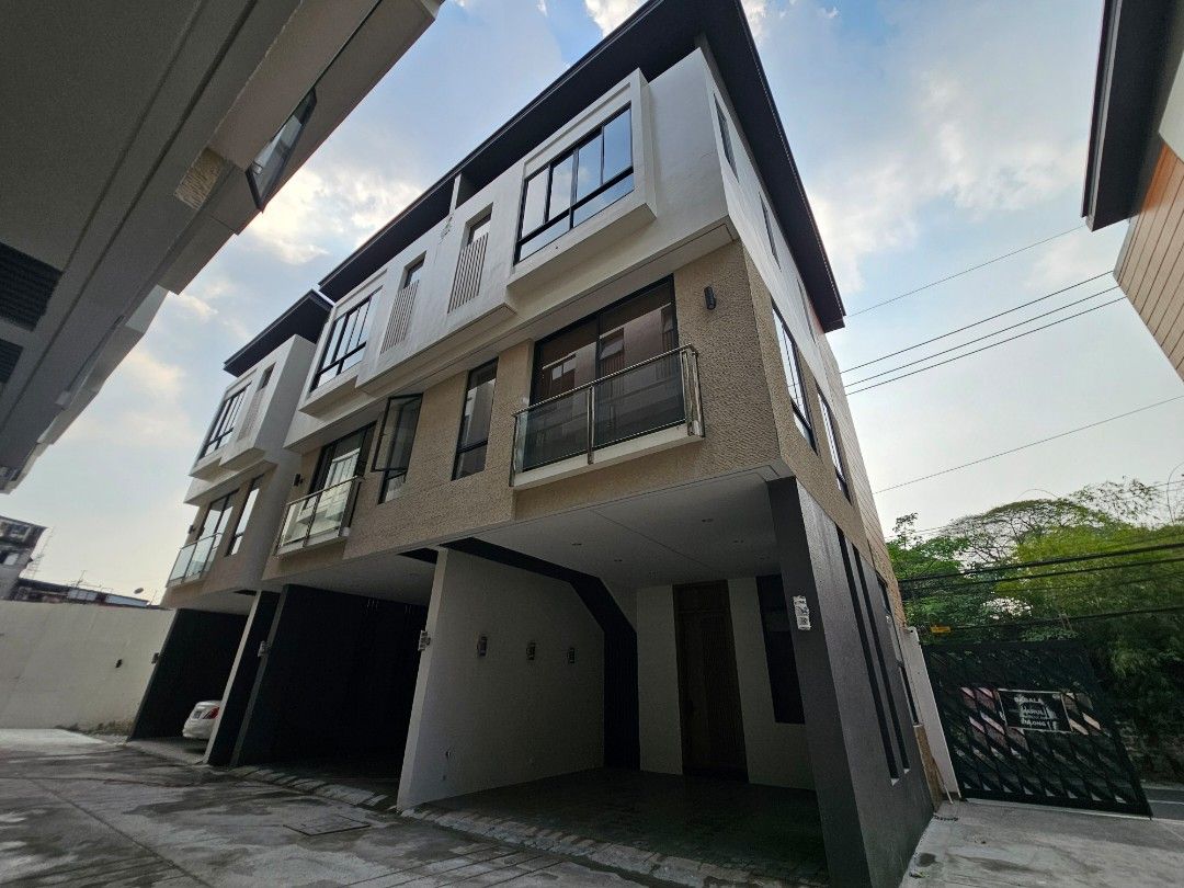 Code D8: E. Rodriquez Cubao Quezon City Townhouse (Category: House & Lot) located in Marikina City. Submitted by edj1realty (Listing ID 1431625852, Image 3). Description: ₱30M || House and Lot for Sale in E. Rodriquez Cubao Quezon City (10 Units Available) Lot Area: 67.60 - 129.60 SQM Floor Area: 195 - 260 SQM 3 Bedroom 2 Toilet and Bath Powder Room Maidsroom w/ T&B 2 Car Garage Price: 30,300,000 - 39,800,000 20% Spot Downpayment 80% Cash or Bank