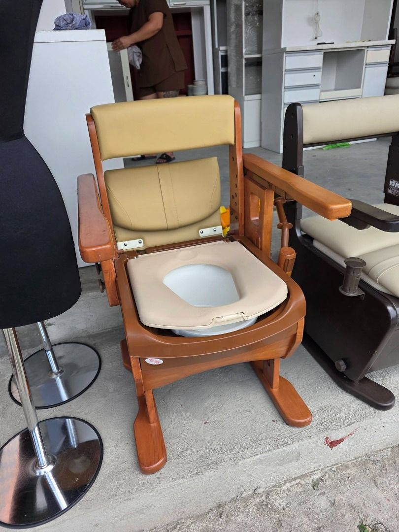 COMMODE CHAIR (Category: Braces, Support & Protection) located in Sablan. Submitted by gongonshelley12 (Listing ID 1431760456, Image 2). Description: PRICE 6000 JAPAN ITEMS COMMODE LIKE NEW.