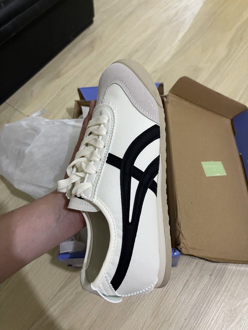 Corolla Size 9 (Category: Sneakers) located in Manila. Submitted by _eahmczz (Listing ID 1431781107, Image 2). Description: BRAND NEW NEVER KO PA PO NAGAMIT 📍SJDM Bulacan.