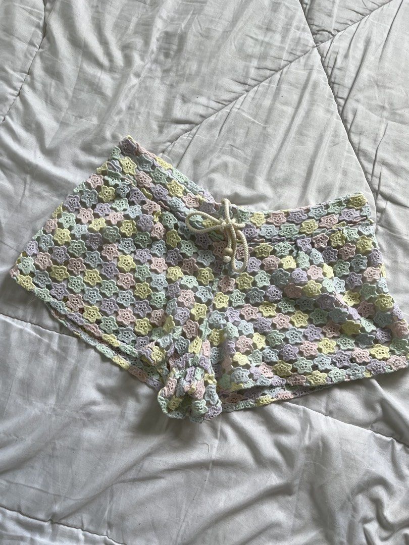 Crochet Pastel Low Cut Shorts (Category: Shorts) located in Cavite. Submitted by siyaara (Listing ID 1431604795, Image 1). Description: Perfect for beach outfit!! low waisttt for sizes see last picture!!! superr cuteee can fit sa 26 ang bewang(however mabalakang).