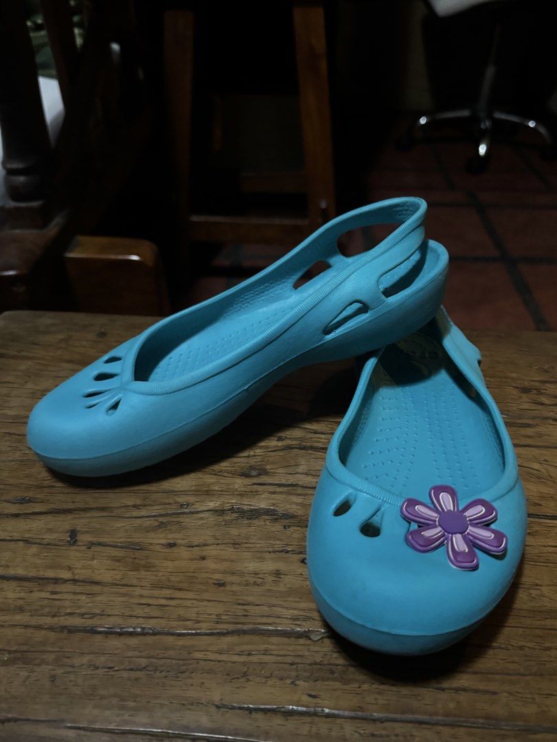 Crocs Women's Flats (Category: Flats & Sandals) located in Quezon City. Submitted by limebasil (Listing ID 1431739982, Image 2). Description: - Crocs flats in a bright blue color - Size: W6 - Features a flower charm - Slingback style - Made in China.