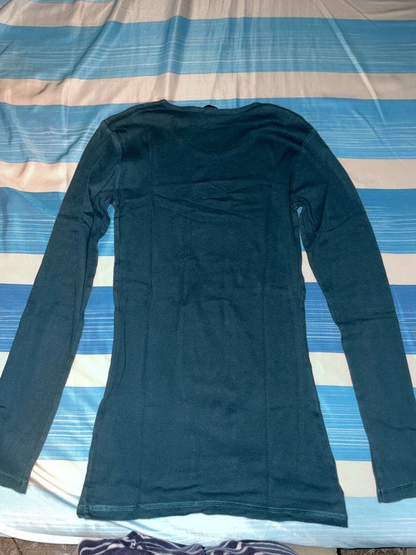 Dorothy Perkins Long Sleeve Top (Category: Blouses) located in Quezon City. Submitted by prebyv (Listing ID 1431734672, Image 3). Description: - Dorothy Perkins teal long sleeve top - Round neckline - UK size 34 - Slim fit - Soft, comfortable fabric - Versatile for layering.