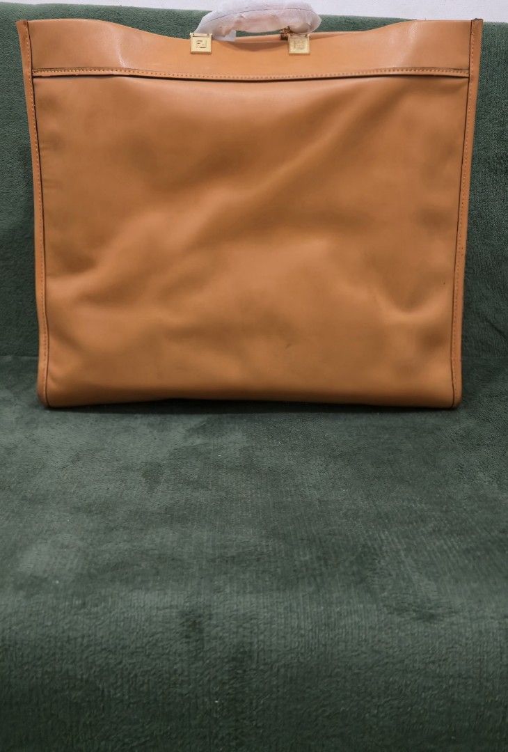 Fendi Sunshine Tote Medium (Category: Luxury Bags & Wallets) located in Bacoor. Submitted by deux_trading_corporation (Listing ID 1431720446, Image 2). Description: Fendi Sunshine Tote Medium Condition: Rank A pm your tawad. Payment first.