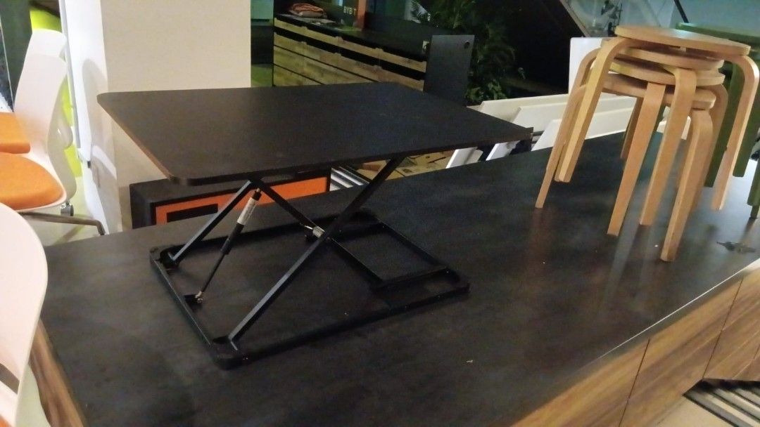 Foldable Table (Category: Tables & Sets) located in Singapore. Submitted by dehairstylist (Listing ID 1431596773, Image 1). Description: 9.445.4353..