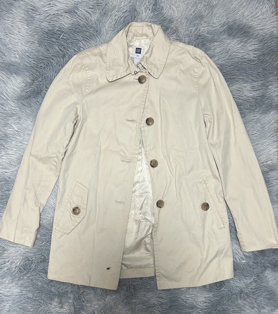 GAP Beige Coat / Light Jacket (Classic Style) (Category: Coats, Jackets and Outerwear) located in San Mateo. Submitted by pionaaa (Listing ID 1431670290, Image 1). Description: - Original GAP coat - Color: Beige / Cream - Classic button-down design - With pockets (front) - Lightweight lang - Good condition (minor signs of use lang, no major flaws) - Width: 17.5’ - Length: 27.5’ - Sleeves: 20.5’ - Shoulders: 13.5’.