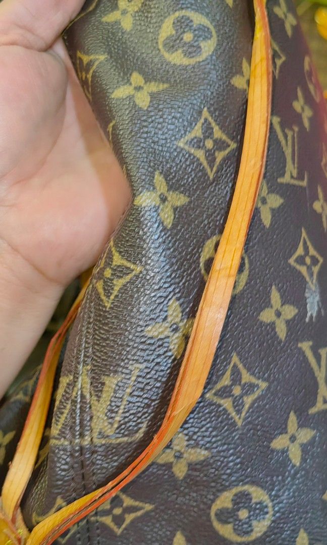 Gm size neverfull (Category: Luxury Bags & Wallets) located in Bacolod City. Submitted by darriebags88 (Listing ID 1431671783, Image 3). Description: no flaw coded gm size.