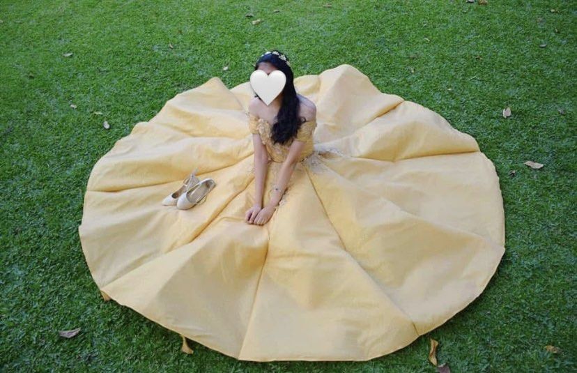Gold Yellow Off-Shoulder Ball Gown (Category: Evening dresses & gowns) located in Quezon City. Submitted by njdbf (Listing ID 1431618458, Image 2). Description: FS BALL GOWN P3,500 (negotiable) Rfs: Natambak lang sa cabinet -Used twice only (photoshoot & debut) -Petticoat included - adjustable back details - can give freebies since i’m decluttering some of my clothes too Kindly manage your own expectations. Location is QC. .