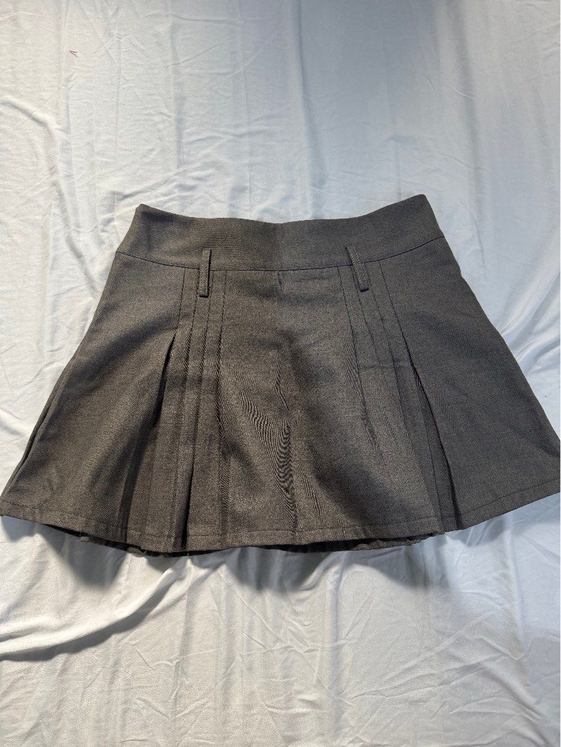 Gray Pleated Skort - Size L (Category: Skirts) located in Manila. Submitted by raphaelain17296 (Listing ID 1431735862, Image 1). Description: - Gray pleated SKORT - Size: L - Features: Tailored design, front pleats, button details - Fabric: Sturdy - Suitable for various occasions.