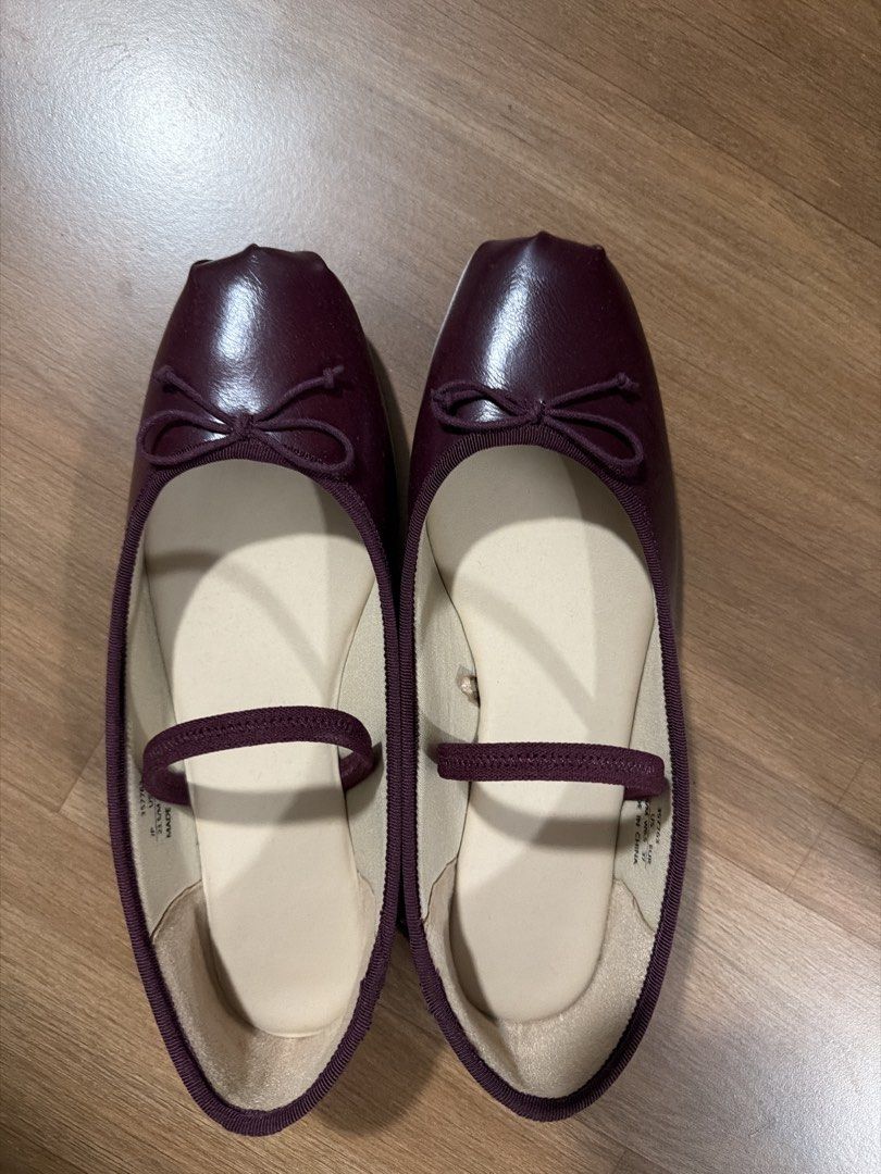 GU Maryjanes bought from Japan (Category: Flats & Sandals) located in Bacolod City. Submitted by tariascloset (Listing ID 1431680197, Image 1). Description: Bought from tokyo last Nov 2025, have never worn it outside. Just tried it on at home but it was a bit small for me ✨ GU Japan Mary Jane Flats – Brand New ✨ ✔️ 100% brand new / never used ✔️ From Japan 🇯🇵 ✔️ Brand: GU (sister brand of Uniqlo) ✔️ Size: EUR 37 (23.5 cm / US 6.5) ✔️ Color: Bur