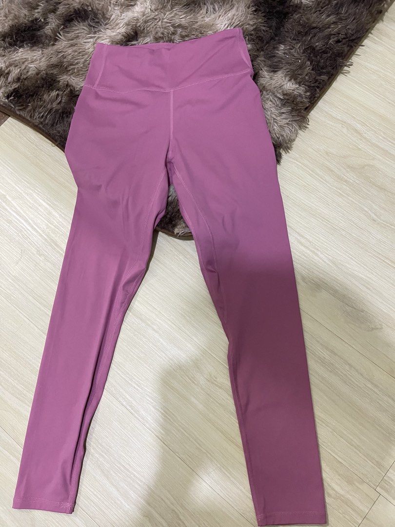 Gym Leggings (Category: Activewear) located in Manila. Submitted by _eahmczz (Listing ID 1431781546, Image 2). Description: 1 beses ko pa lang nagamit 📍SJDM bulacan.
