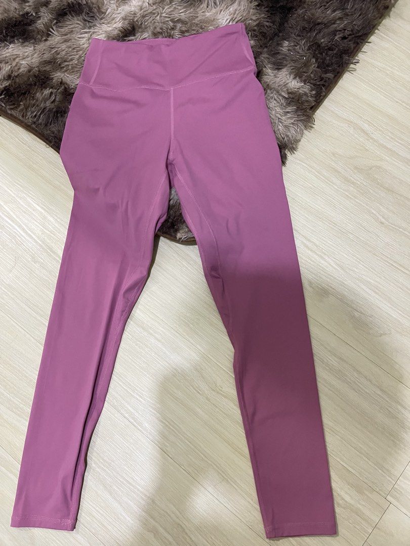 Gym Leggings (Category: Activewear) located in Manila. Submitted by _eahmczz (Listing ID 1431781546, Image 1). Description: 1 beses ko pa lang nagamit 📍SJDM bulacan.