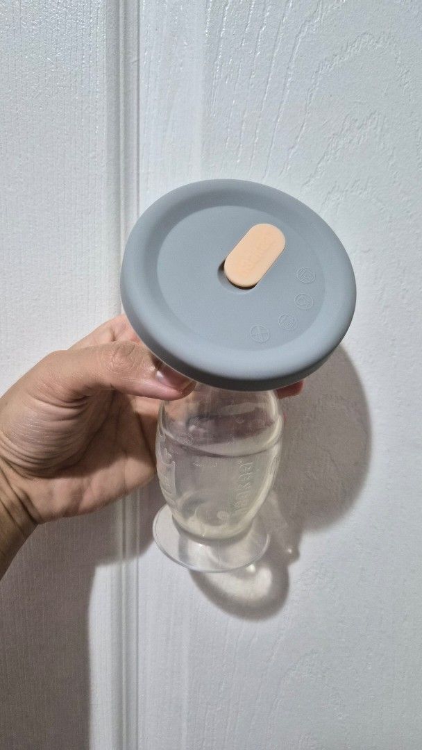 Haakaa Gen 2 Silicone Breast Pump 100ml with Cap (Category: Breastfeeding & Bottle Feeding) located in Manila. Submitted by dinethpreloved (Listing ID 1431631339, Image 2). Description: Haakaa Gen 2 Manual Breast Pump 100ml With cap Used for 3 months only Location: Sta. Cruz, Manila.