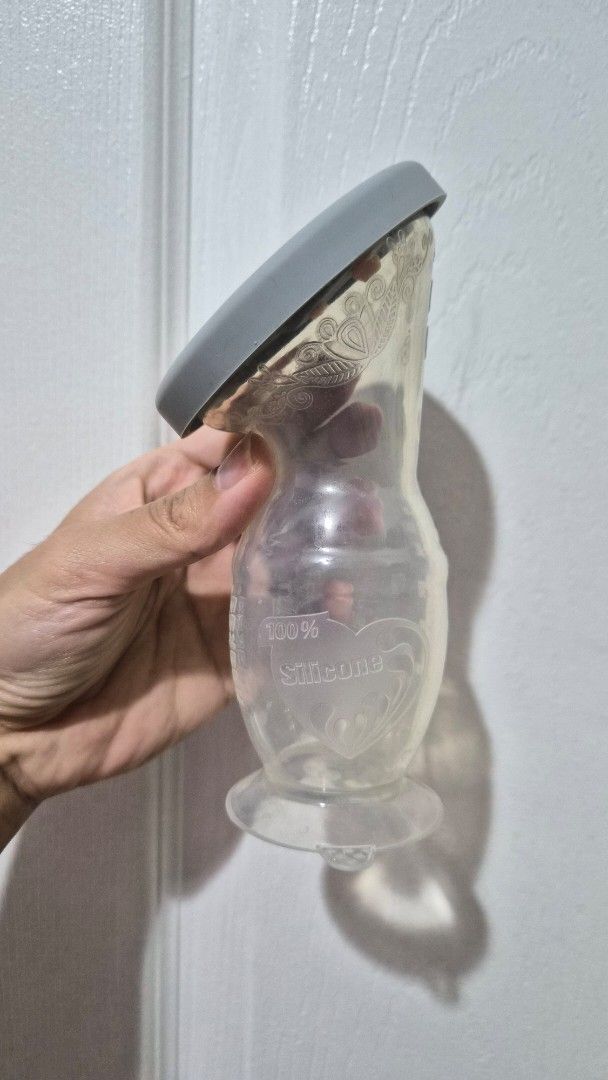 Haakaa Gen 2 Silicone Breast Pump 100ml with Cap (Category: Breastfeeding & Bottle Feeding) located in Manila. Submitted by dinethpreloved (Listing ID 1431631339, Image 3). Description: Haakaa Gen 2 Manual Breast Pump 100ml With cap Used for 3 months only Location: Sta. Cruz, Manila.