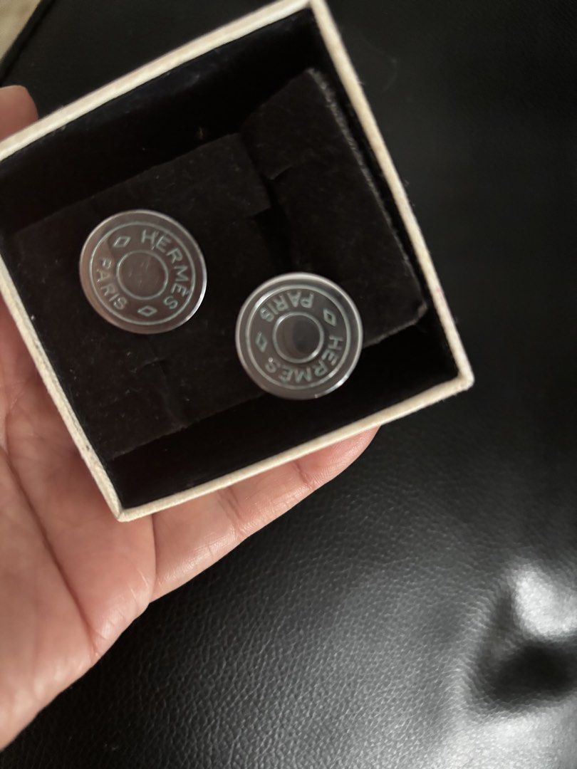 Authentic Hermes Paris Clip earrings (Category: Luxury Accessories) located in Paranaque City. Submitted by dheng07 (Listing ID 1431792064, Image 1). Description: Authentic hermes clip earrings, no flaws!!! Guaranteed authentic!!!.