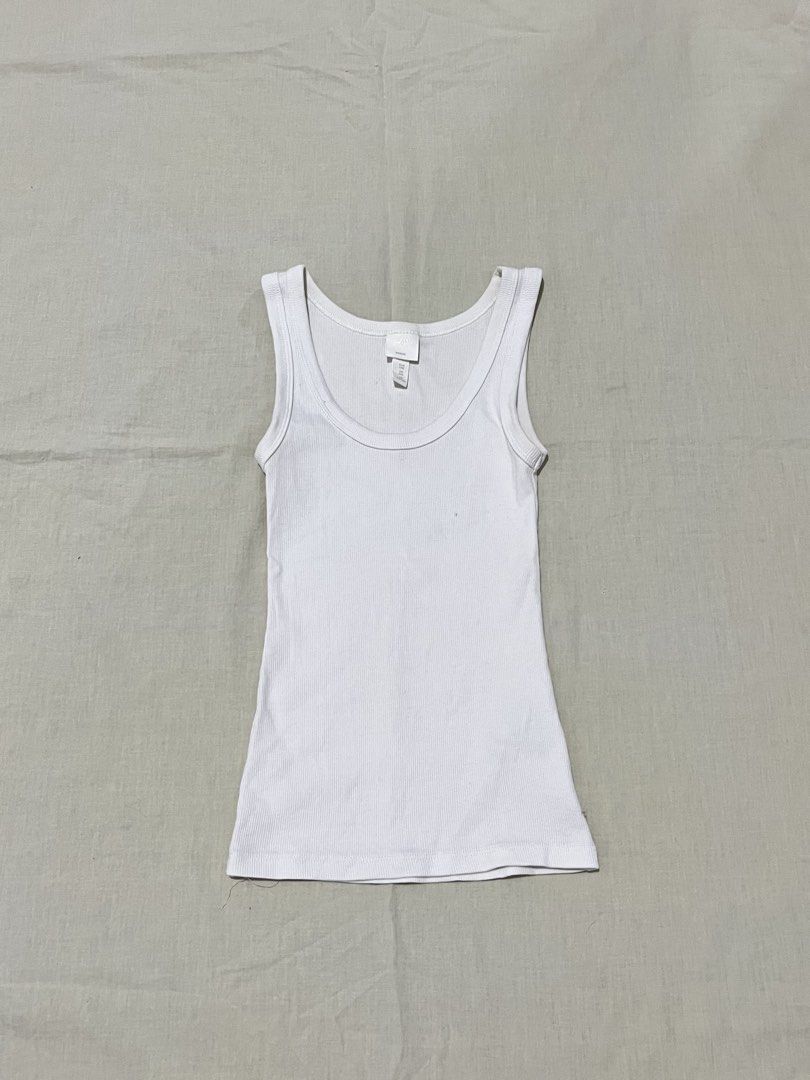 H&M Basics White Ribbed Tank Top (Category: Sleeveless) located in Manila. Submitted by pabili.ph (Listing ID 1431787535, Image 1). Description: hugs your body! bery flattering!.