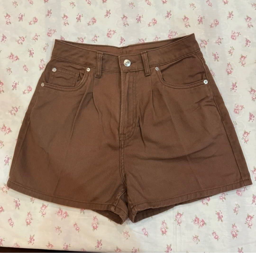 H&M Denim Mom Shorts (S) (Category: Shorts) located in Bacolod City. Submitted by kimsob (Listing ID 1431759618, Image 1). Description: Also selling this in black (see my listings) Size on tag: EU 36/US 4 MOD: ~70-85 via J&T (ships from Bacolod).