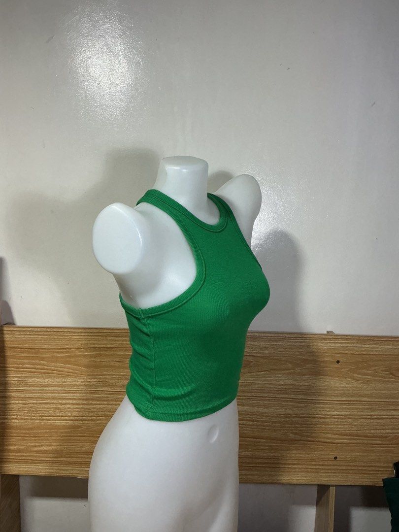 H&M DIVIDED Green Ribbed Tank Top (Category: Sleeveless) located in Mandaluyong City. Submitted by fayemaure (Listing ID 1431624583, Image 2). Description: - Green ribbed tank top - Halter neckline - Cropped style - Perfect for high-waisted bottoms - Comfortable, stretchy material - Versatile for different looks.