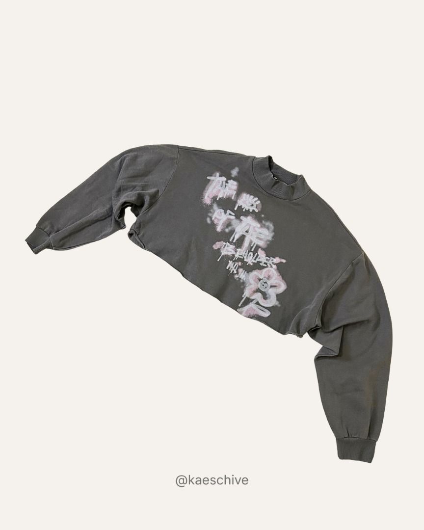 H&M Graffiti Cropped Turtleneck Hoodie (Category: Longsleeves) located in Subic. Submitted by kaeschive (Listing ID 1431652185, Image 1). Description: H&M Graffiti Cropped Turtleneck Hoodie ✶ Size: Medium ✶ Sleeve Length: Long ✶ Used twice, 10/10 condition ✶ ₱300 📍 Olongapo City ✶ MOP: Gcash ✶ MOD: J&T, LBC or Maxim (for SDD within Olongapo area).