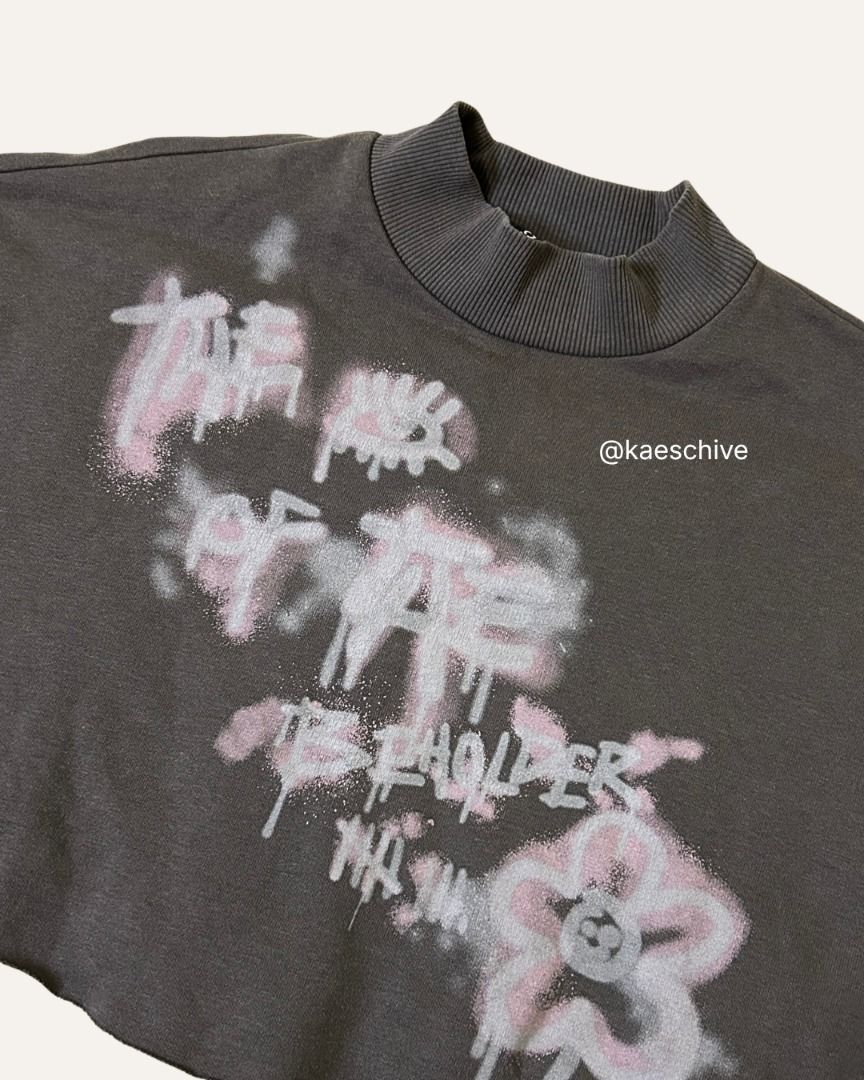 H&M Graffiti Cropped Turtleneck Hoodie (Category: Longsleeves) located in Subic. Submitted by kaeschive (Listing ID 1431652185, Image 2). Description: H&M Graffiti Cropped Turtleneck Hoodie ✶ Size: Medium ✶ Sleeve Length: Long ✶ Used twice, 10/10 condition ✶ ₱300 📍 Olongapo City ✶ MOP: Gcash ✶ MOD: J&T, LBC or Maxim (for SDD within Olongapo area).