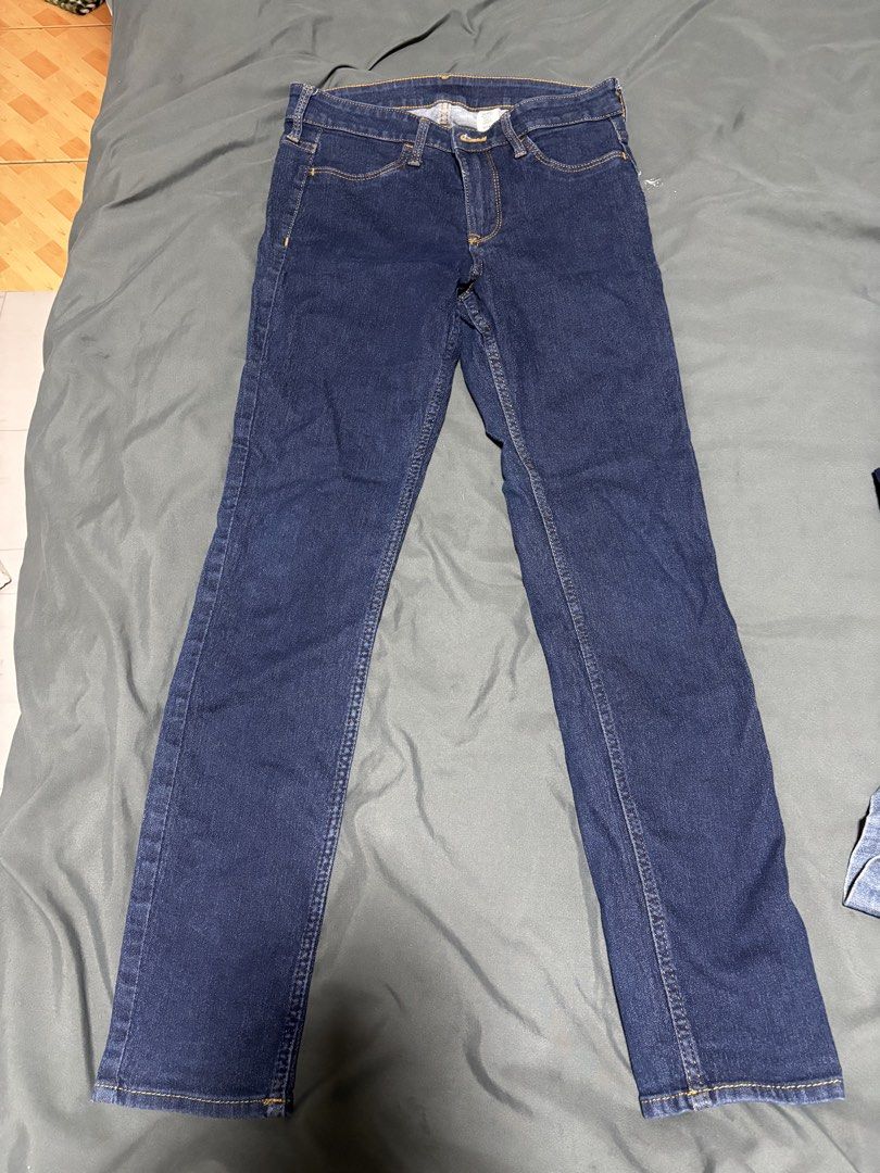 H&M Skinny Jeans - Size 27 (Category: Jeans) located in San Pedro. Submitted by kitdj (Listing ID 1431659841, Image 1). Description: - H&M skinny jeans - Dark blue color - Size 27 .