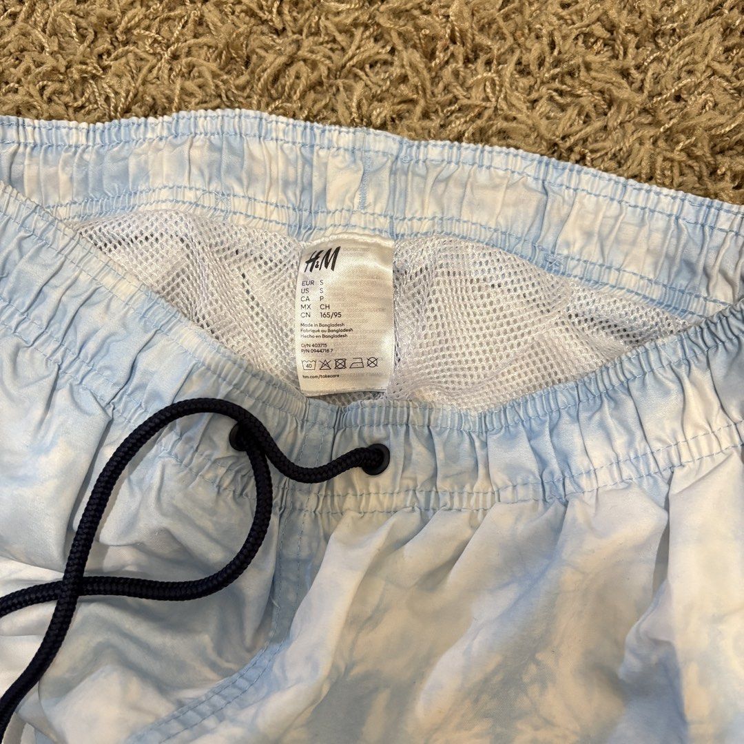 H&M Tie Dye Swim Trunks/Shorts (Category: Swim Trunks & Board Shorts) located in Cainta. Submitted by jamessss23 (Listing ID 1431718217, Image 3). Description: H&M swim trunks No issues Fits 30-32 Blue Tie dye design No issues.