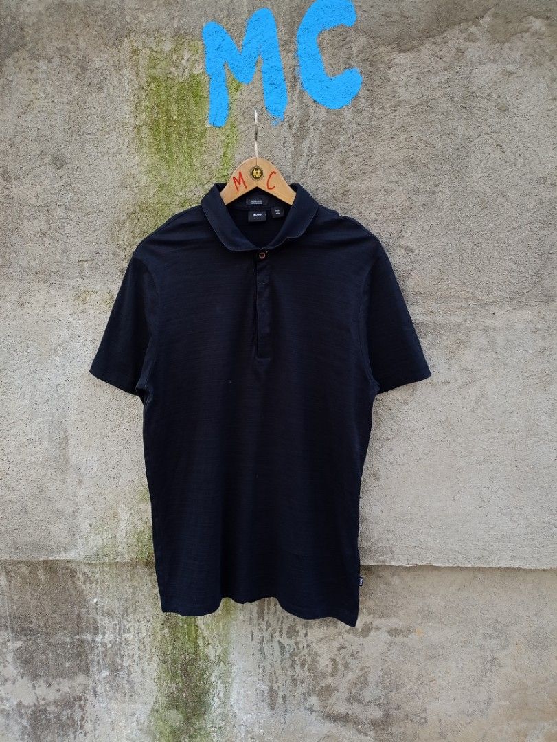 Hugo Boss Regular Fit Polo Shirt (Category: Tshirts & Polo Shirts ) located in Santiago. Submitted by street.hustlin (Listing ID 1431679180, Image 1). Description: Hugo Boss Polo Large Width - 20 Length - 28.5 Excellent Condition No flaws PHP 650 Location Santiago City Isabela ‼️.