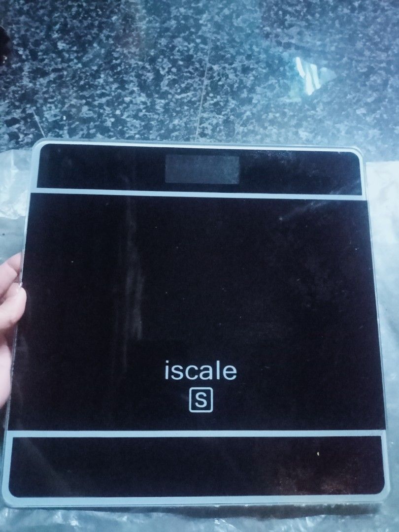 I scale weight scale (Category: Health Monitors & Weighing Scales) located in Cainta. Submitted by salecheapitem (Listing ID 1431781492, Image 1). Description: pm is the key!.