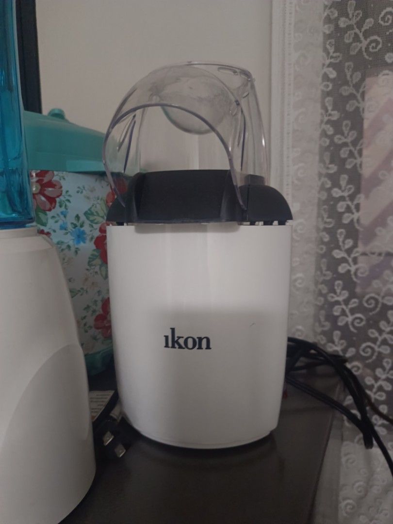 Ikon Popcorn Maker (Category: Other Kitchen Appliances) located in Lucena. Submitted by amara211629 (Listing ID 1431684509, Image 2). Description: - Ikon popcorn maker for easy home popcorn. - White body with a clear top. - Produces fluffy popcorn. - Enjoy fresh popcorn anytime! intact with box. brand new!!.