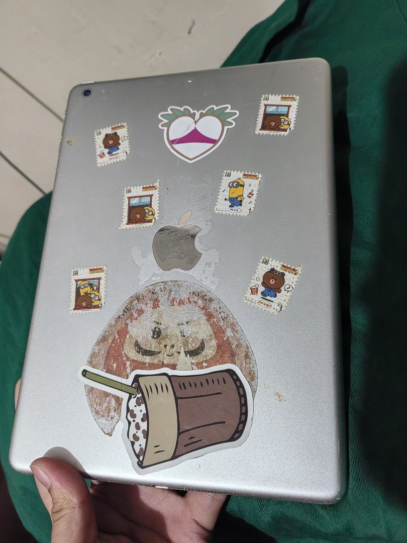 Ipad Air 1 (Category: iPad) located in Makati City. Submitted by yapidoonks (Listing ID 1431663101, Image 3). Description: not sure if its still working. ayaw na po mag on. - last price posted 📌 Taguig City.