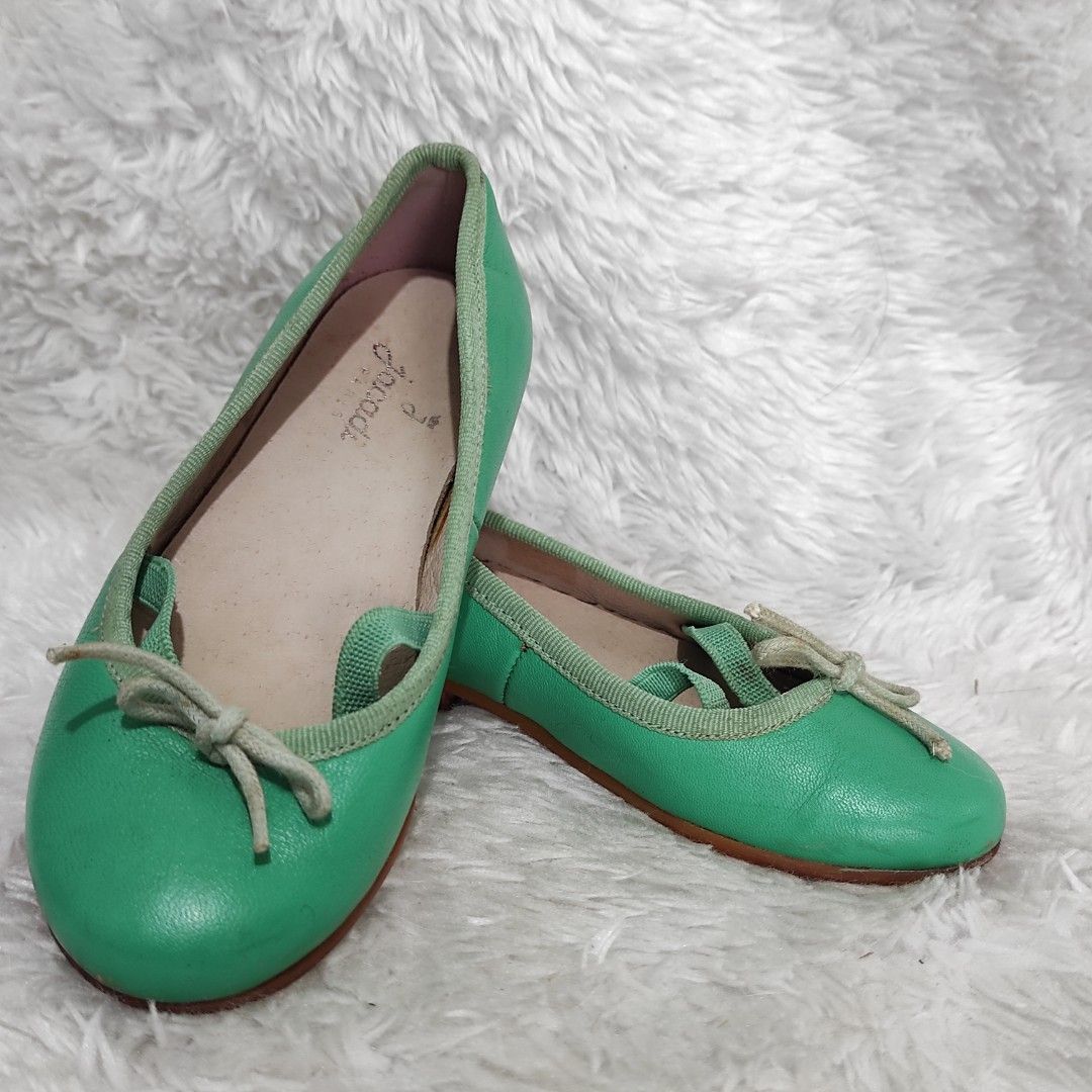 Jacadi Paris Ballet Flats Made in Spain (Category: Babies & Kids Fashion) located in Cainta. Submitted by fukunekojapansurplus (Listing ID 1431675157, Image 1). Description: Jacadi Paris Ballet Flats Kids Made in Spain *signs of use on the toe part *the elastic has stretched out ✨ A quick Yes or No after inquiry is appreciated ✨ 📍 Mayfield Park Residences Felix Ave Cainta 🛵 SF c/o Buyer via Lalamove/JNT/LBC 💰 MOP: GCash ✅ Heads up! Kindly mana