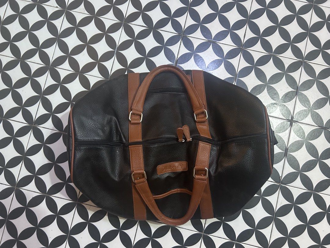 Leather Duffle Bag/Travel Bag (Category: Luxury Bags & Wallets) located in Calapan. Submitted by ramstore11 (Listing ID 1431687956, Image 2). Description: Condition 10/10 Leather No issues (BUYER MUST SHOULDER SHIPPING FEE) MODE OF PAYMENT: BDO/BANK TRANSFER MODE OF DELIVERY: JNT CALAPAN LOC.