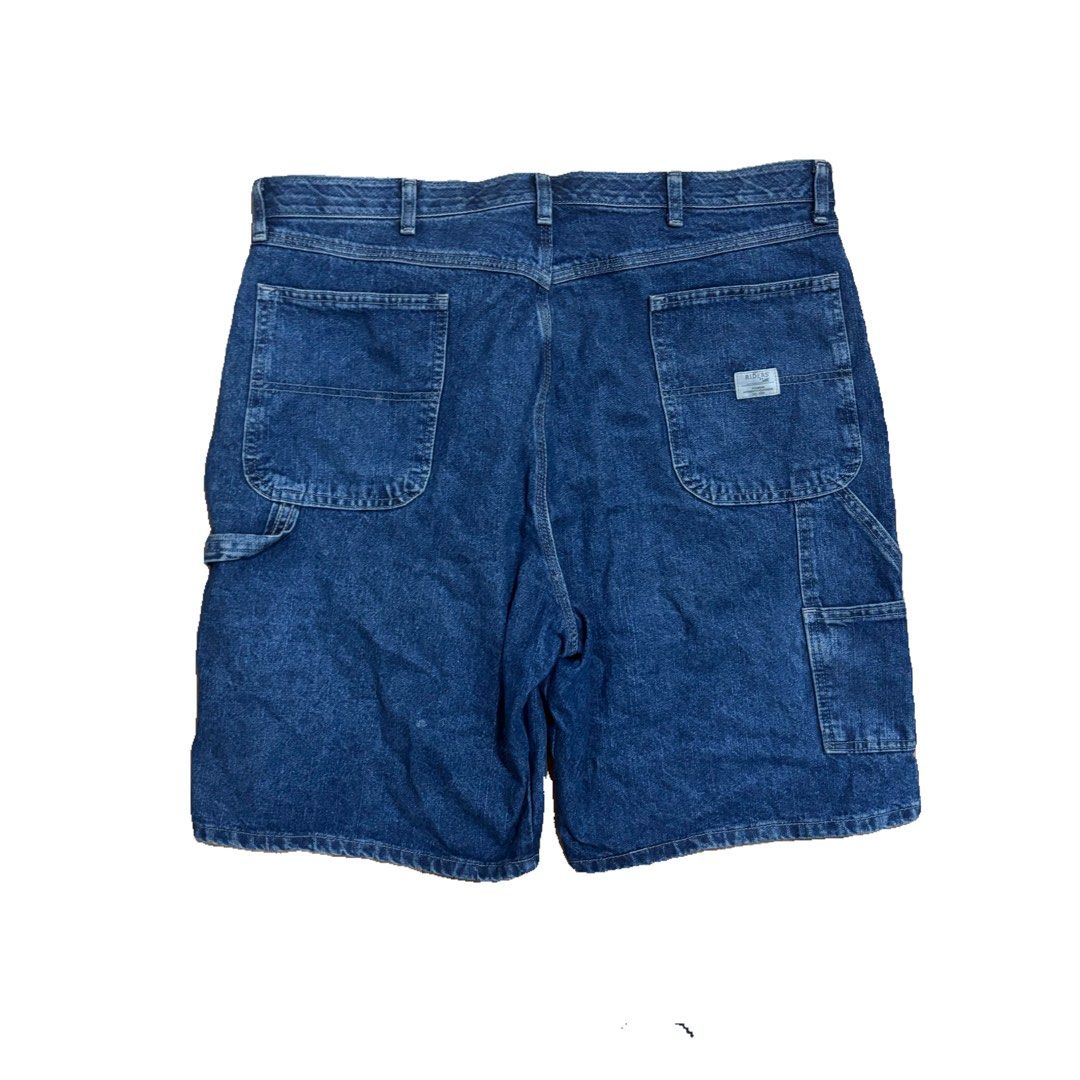 Lee Riders Carpenter Denim Jorts Y2k (Category: Shorts) located in Makati City. Submitted by winvision (Listing ID 1431644819, Image 1). Description: - Lee Riders denim carpenter shorts - Classic blue color Dimensions: 40waist baggy (use belt) - Multiple pockets (including utility pocket) - Button and zipper closure - Two back pockets with brand patch - Durable and versatile for casual or work use - Needs Wash only.