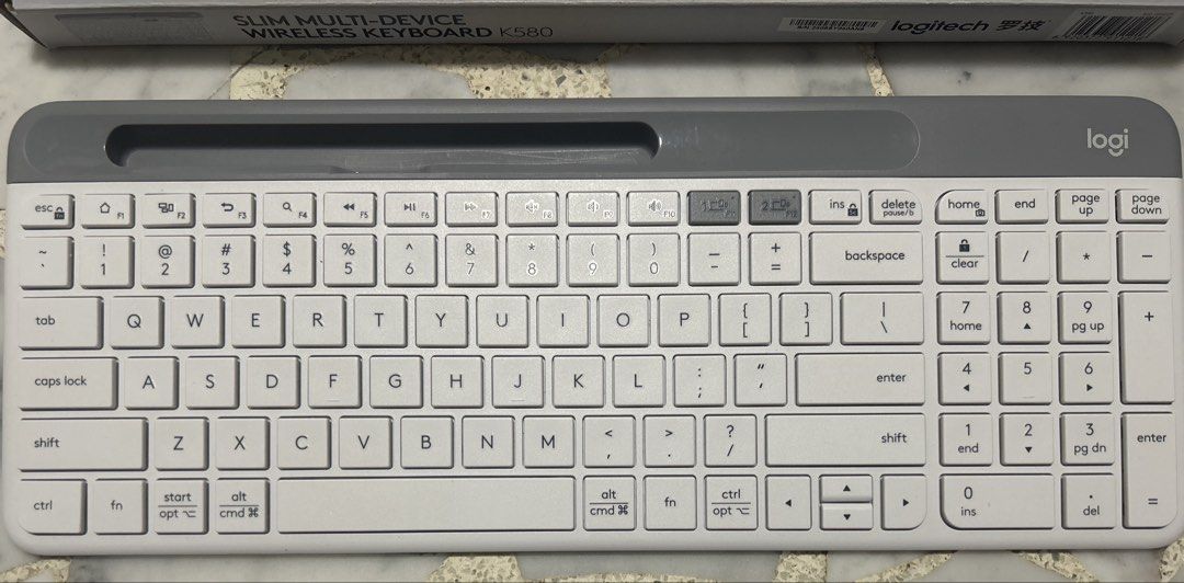Logi Slim Multi-Device K580 Keyboard453109189056942081
