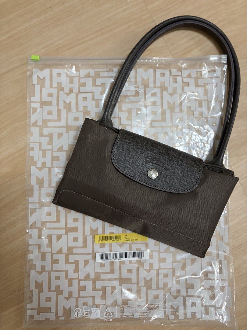 Longchamp Le Pliage Terra Medium Long Handle (Category: Luxury Bags & Wallets) located in Manila. Submitted by lovedtwice.ph (Listing ID 1431672614, Image 1). Description: Guaranteed original See photos for details of the bag No flaws or signs of usage LAST PRICE..