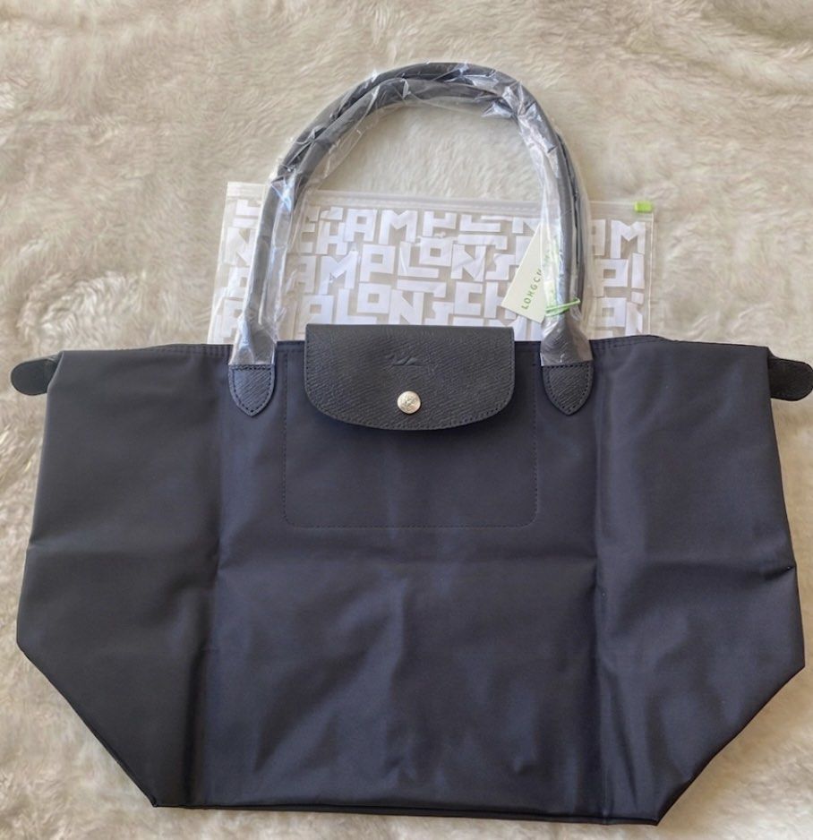 Longchamp neo hitam mph (Kategori: Tas & Dompet Wanita) berada di Jakarta Utara. Dikirim oleh grandmeal (ID iklan 1431671399, Gambar 2). Deskripsi: No nego yaa Medium long handle Premium mirror Real leather.