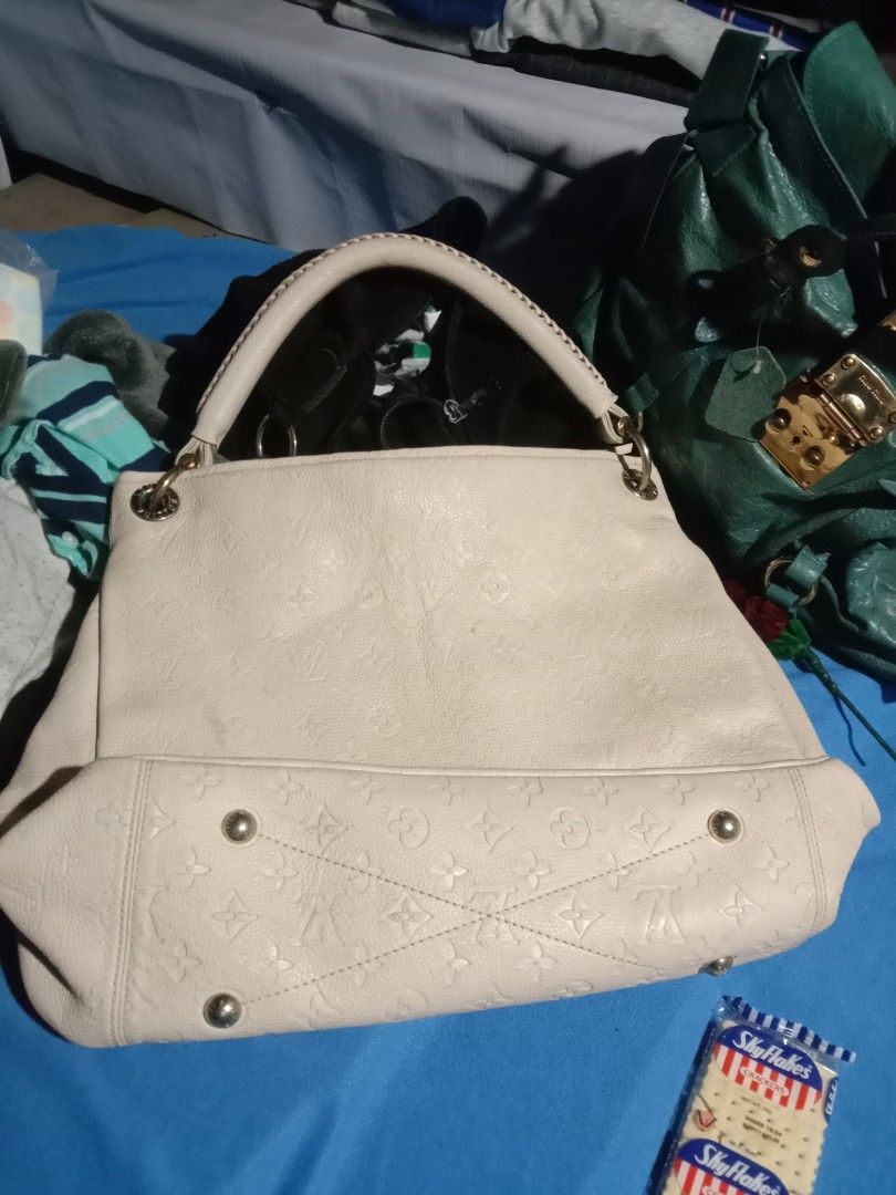 Louis Vuitton Artsy MM Handbag (Category: Luxury Bags & Wallets) located in Baguio. Submitted by castroanna41228 (Listing ID 1431715389, Image 2). Description: Authentic Louis Vuitton Artsy MM handbag. Features a cream-colored exterior with the iconic LV monogram. The interior has multiple compartments, including a zippered pocket. The bag has a top handle and gold-tone hardware. The label inside indicates it's from the Automne-Hiver 2011-12 coll