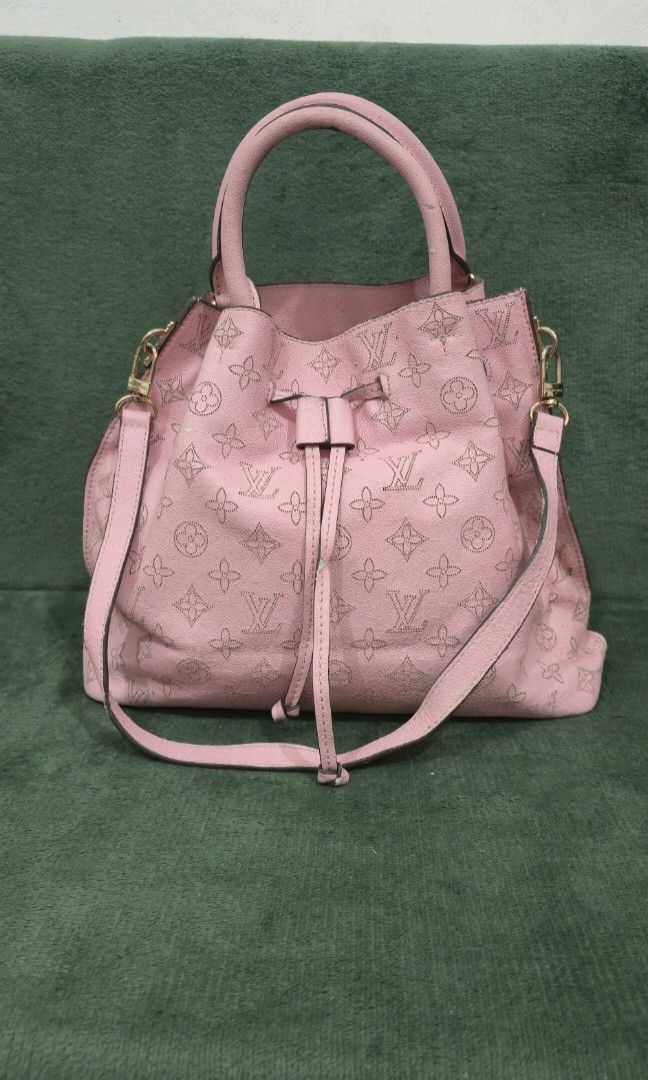 Louis Vuitton Magnolia Monogram Mahina Girolata Bag with code (Category: Luxury Bags & Wallets) located in Bacoor. Submitted by deux_trading_corporation (Listing ID 1431699772, Image 1). Description: Louis Vuitton Magnolia Monogram Mahina Girolata Bag Condition: Rank B - with minimal tarnish on the lock Php 2,500.00 pm your tawad..