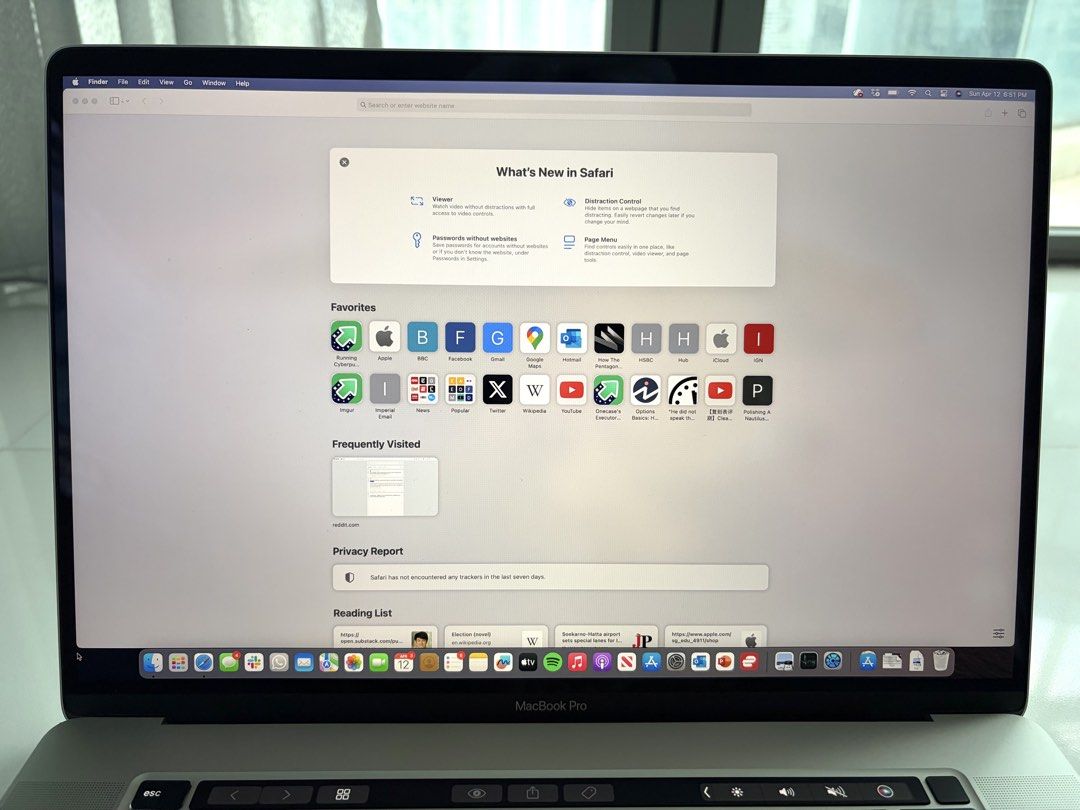 MacBook Pro 16-inch, 2019, Silver454246721253560324
