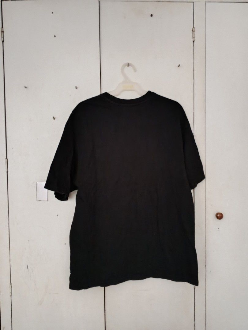 Mahagrid Black T-shirt (Category: Tshirts & Polo Shirts ) located in Bacolod City. Submitted by cm.mdlynn (Listing ID 1431594484, Image 2). Description: Black Mahagrid T-shirt with a white logo on the front. The shirt has a crew neck and short sleeves. The tag shows the brand name and "DESIGN LABEL"..