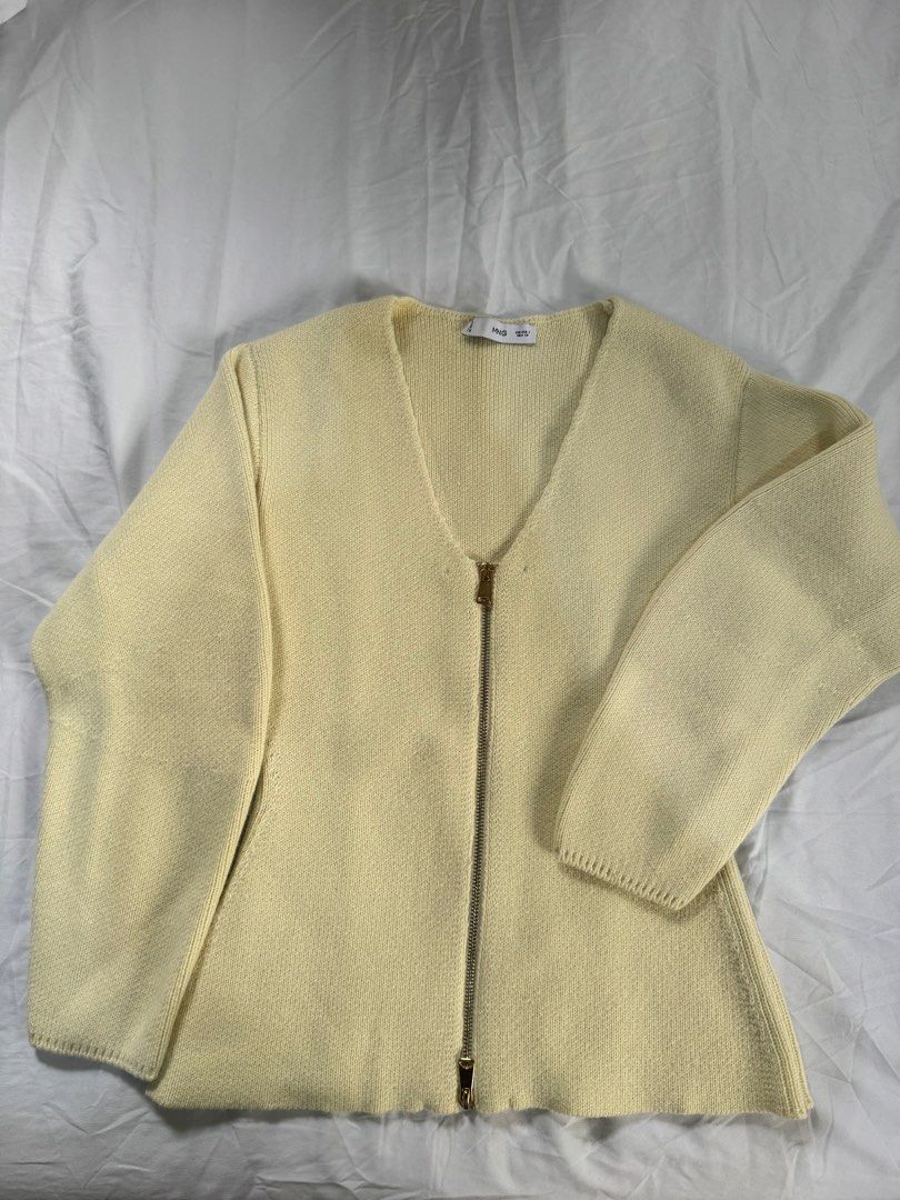 Mango Cream Zipper Sweater (Category: Coats, Jackets and Outerwear) located in Manila. Submitted by raphaelain17296 (Listing ID 1431729721, Image 3). Description: - Mango cream sweater - Size: S - Features: Full-length zipper, long sleeves, V-neck - Material: Knit fabric - Color: Cream.